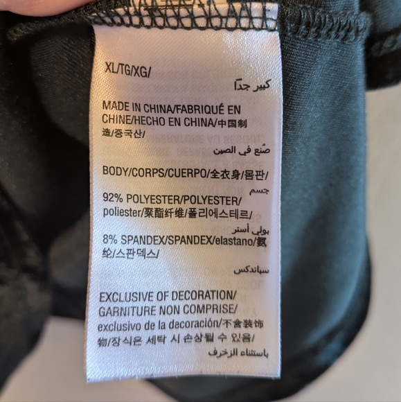 Elegant Green Velvet Dress - Picture 5 of 6